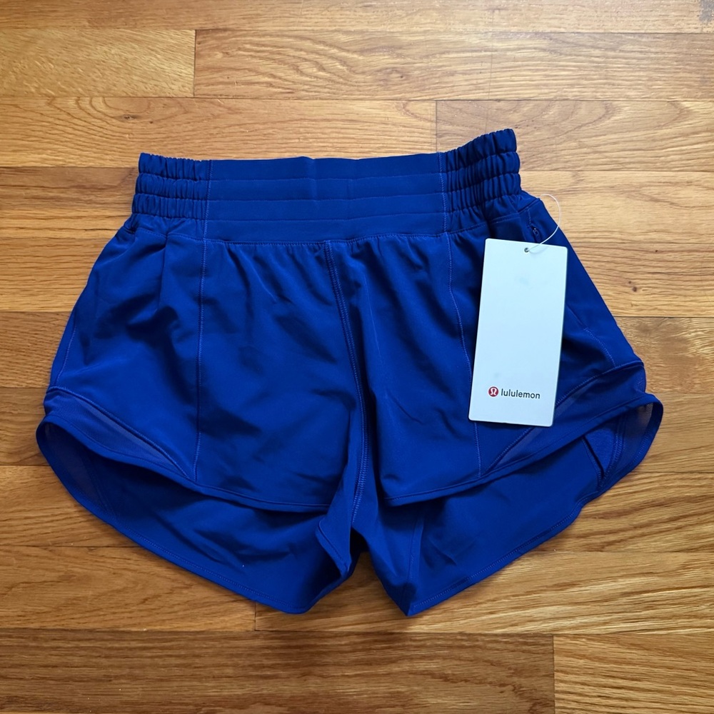 Lululemon Hotty Hot 2.5” Lined Shorts Size 4 Deep Blue
